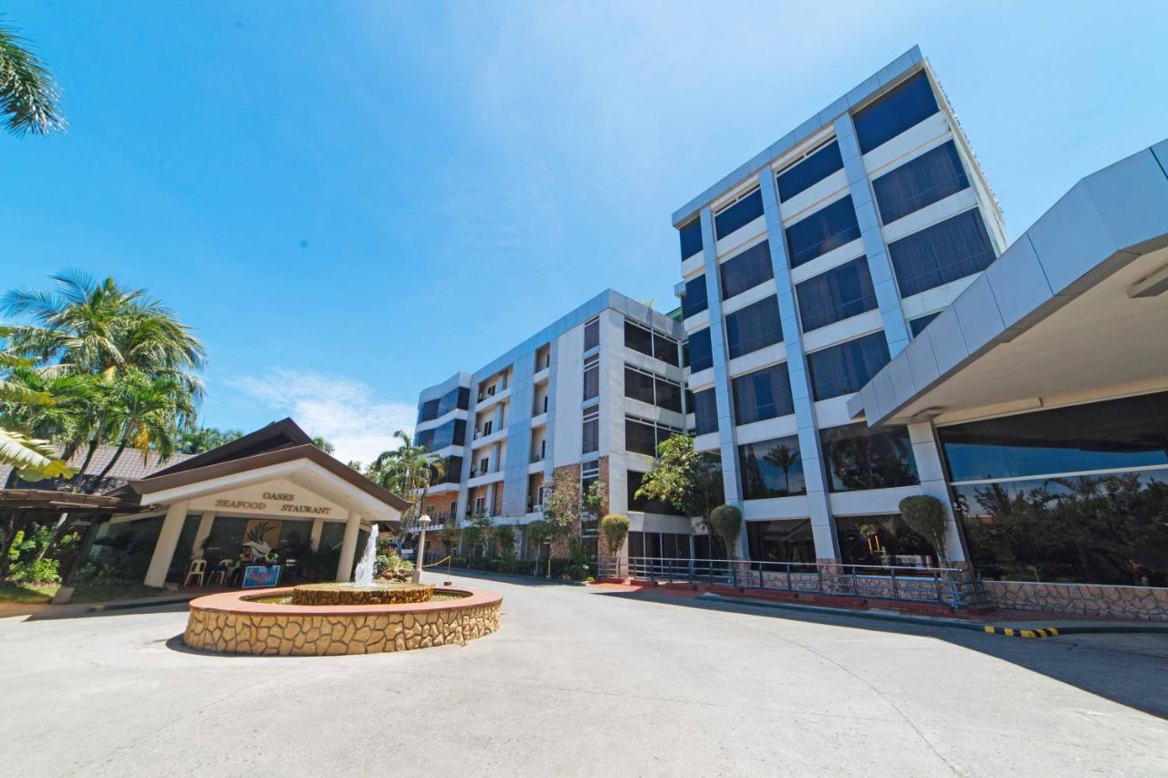 Hotel Reddoorz Premium @ The Ritz Garden Oases Davao City Esterno foto
