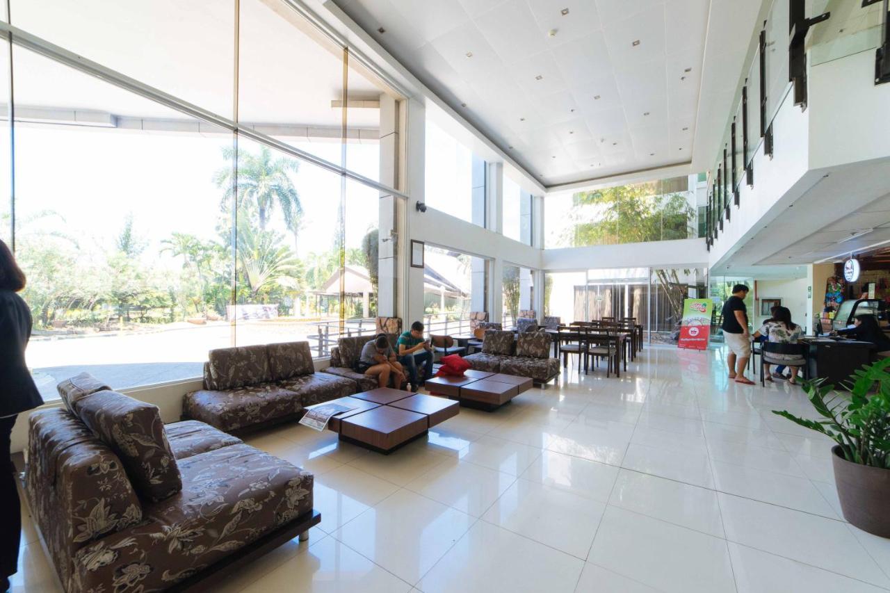 Hotel Reddoorz Premium @ The Ritz Garden Oases Davao City Esterno foto