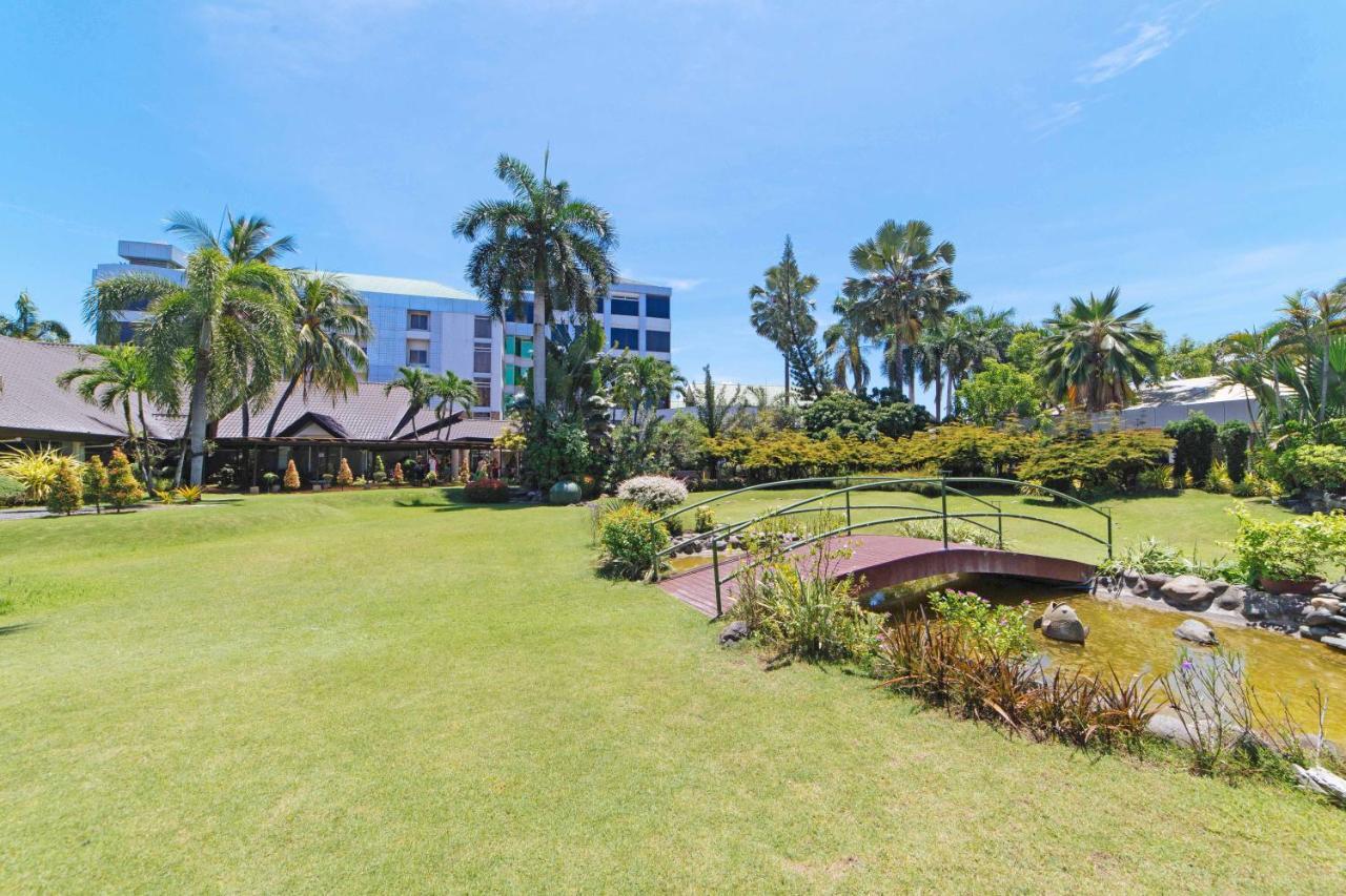 Hotel Reddoorz Premium @ The Ritz Garden Oases Davao City Esterno foto