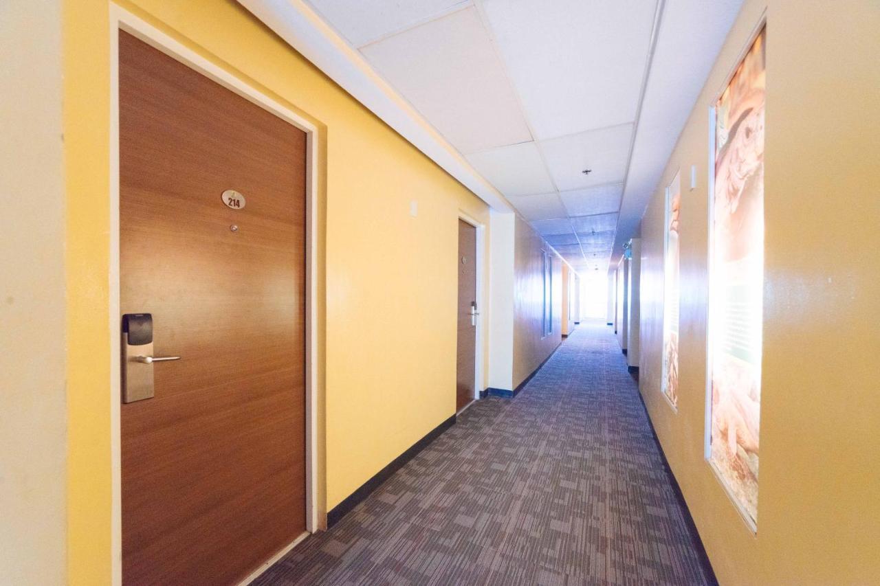 Hotel Reddoorz Premium @ The Ritz Garden Oases Davao City Esterno foto