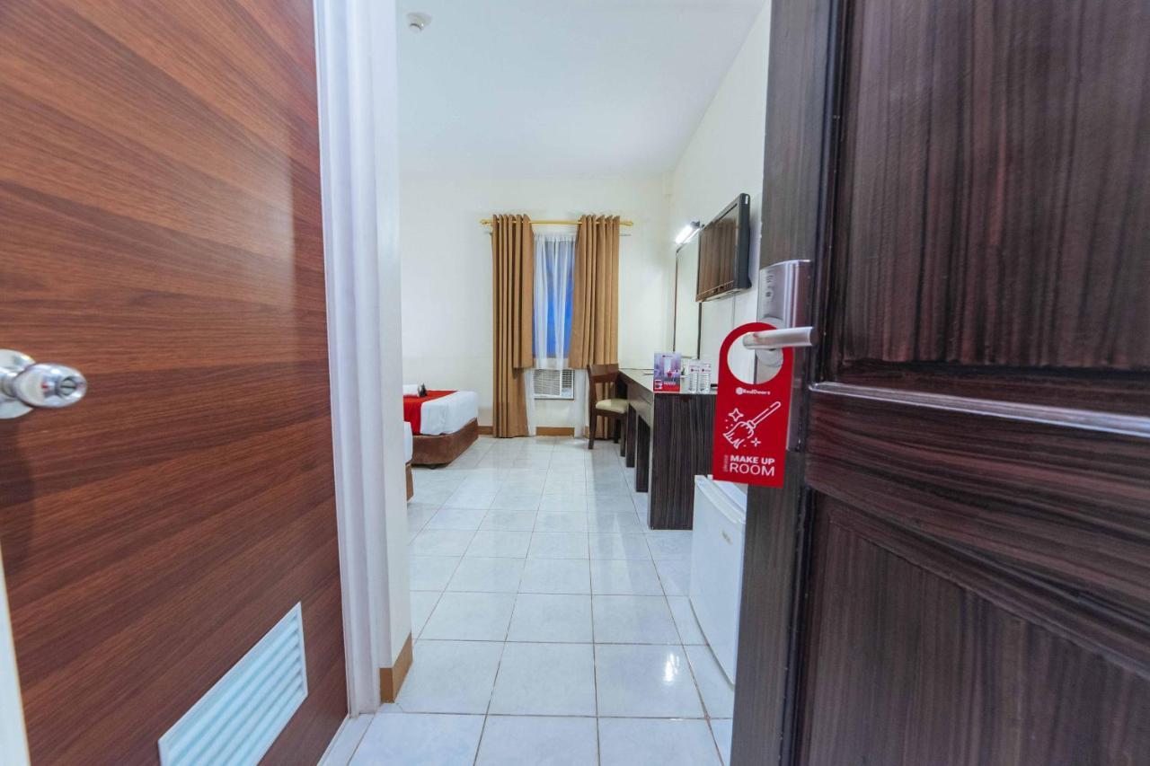 Hotel Reddoorz Premium @ The Ritz Garden Oases Davao City Esterno foto