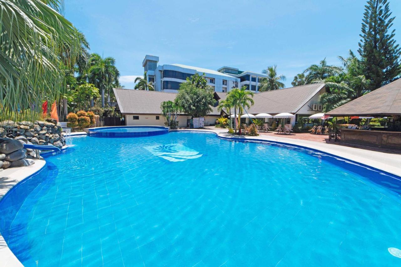 Hotel Reddoorz Premium @ The Ritz Garden Oases Davao City Esterno foto