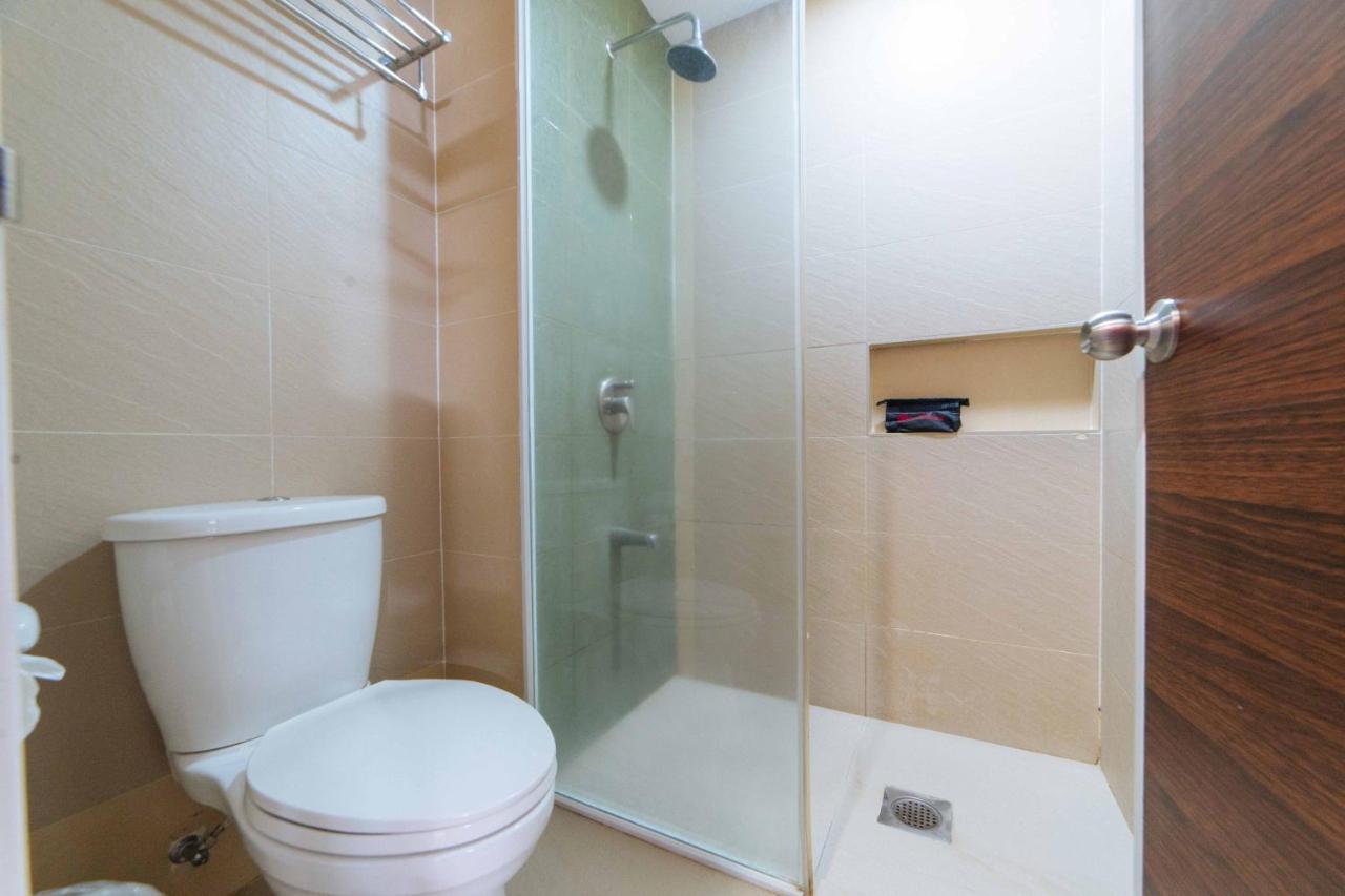 Hotel Reddoorz Premium @ The Ritz Garden Oases Davao City Esterno foto