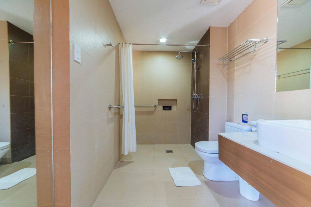 Hotel Reddoorz Premium @ The Ritz Garden Oases Davao City Esterno foto