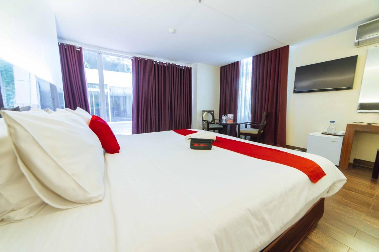 Hotel Reddoorz Premium @ The Ritz Garden Oases Davao City Esterno foto