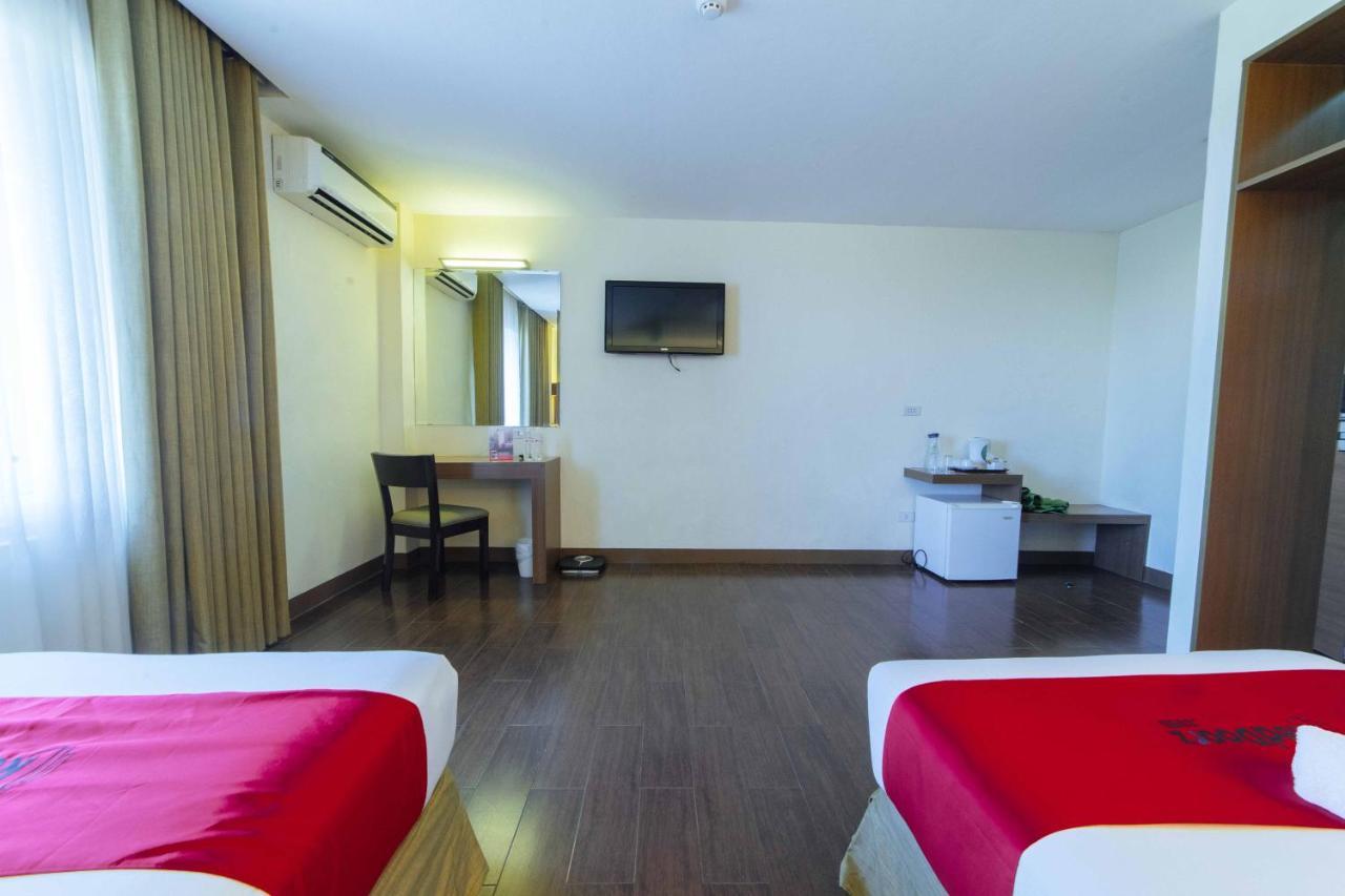 Hotel Reddoorz Premium @ The Ritz Garden Oases Davao City Esterno foto