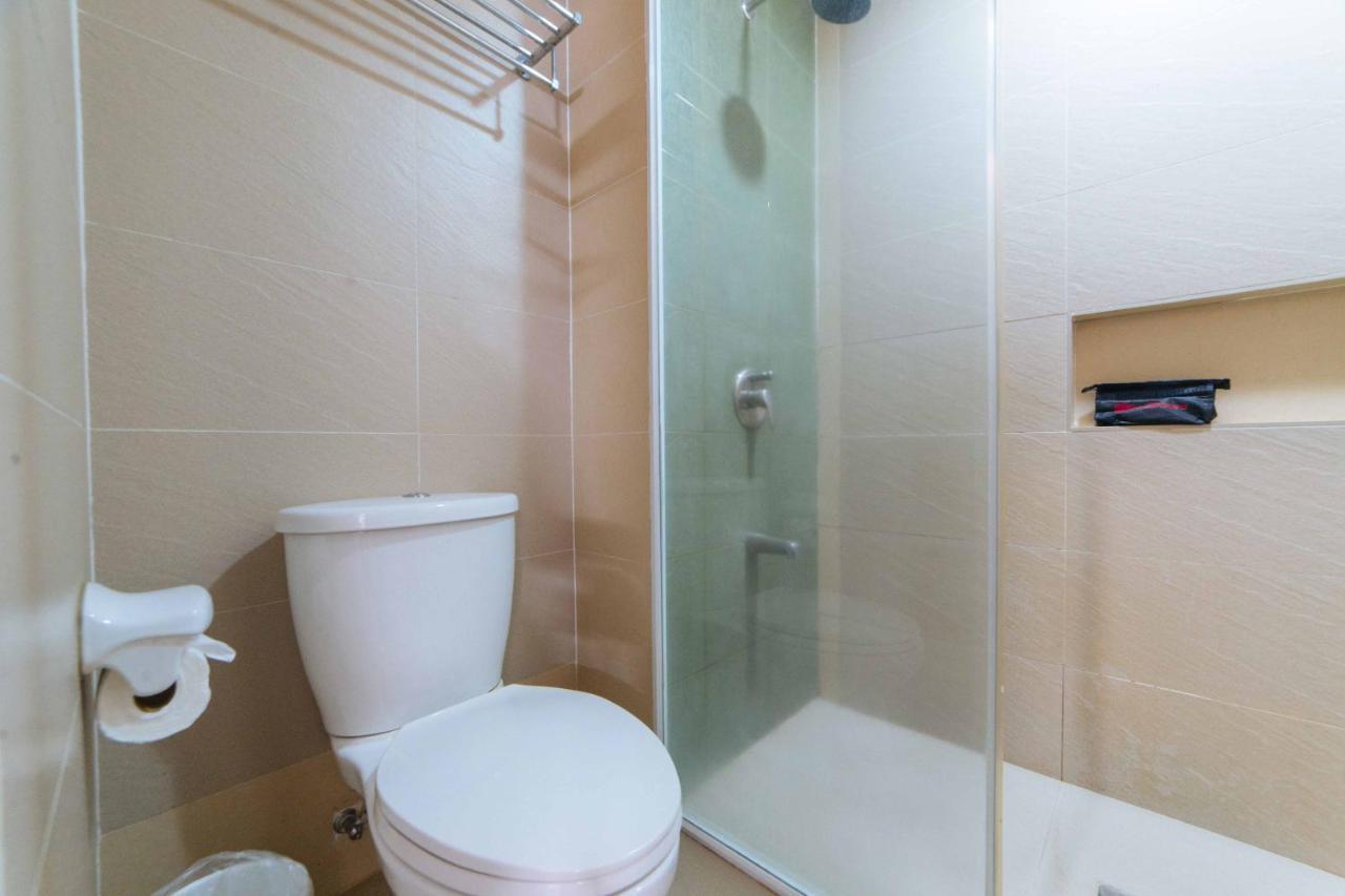 Hotel Reddoorz Premium @ The Ritz Garden Oases Davao City Esterno foto