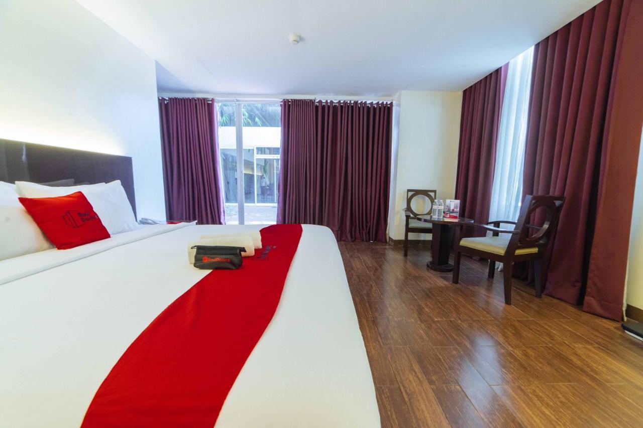 Hotel Reddoorz Premium @ The Ritz Garden Oases Davao City Esterno foto