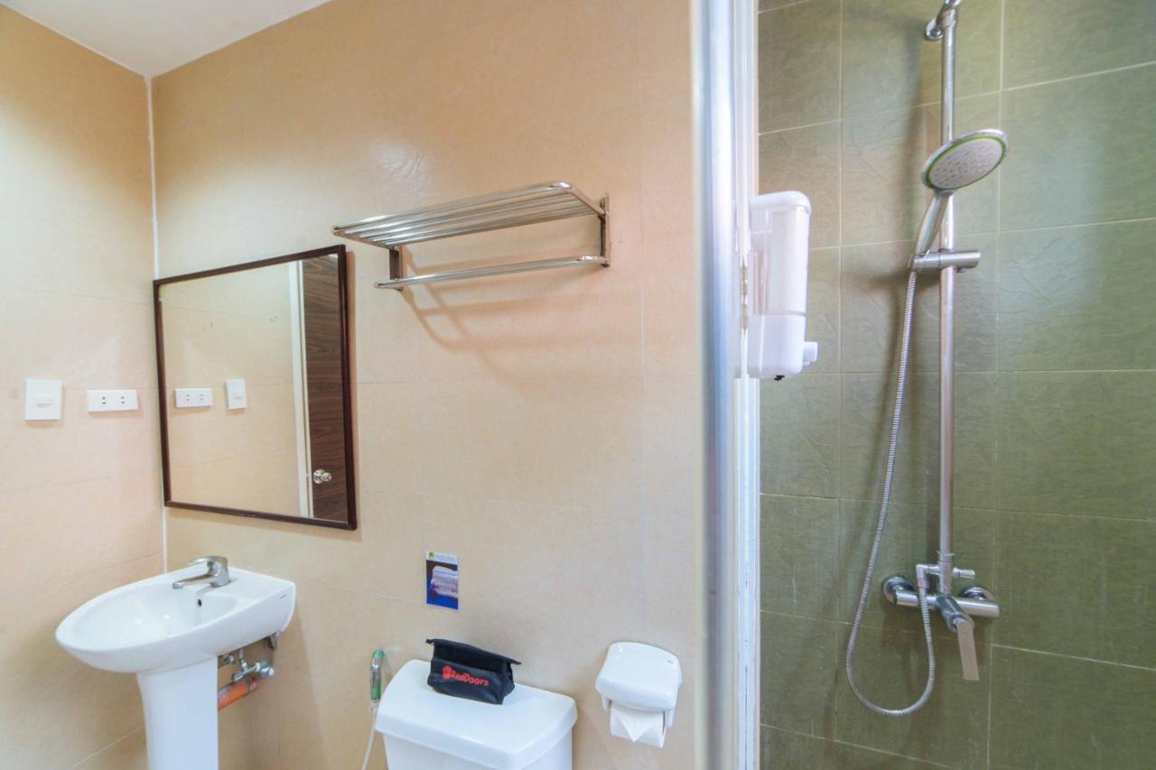 Hotel Reddoorz Premium @ The Ritz Garden Oases Davao City Esterno foto