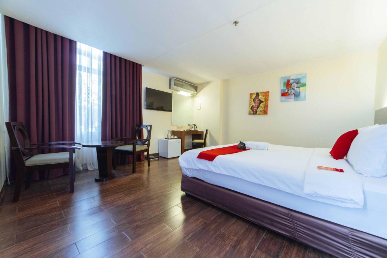 Hotel Reddoorz Premium @ The Ritz Garden Oases Davao City Esterno foto