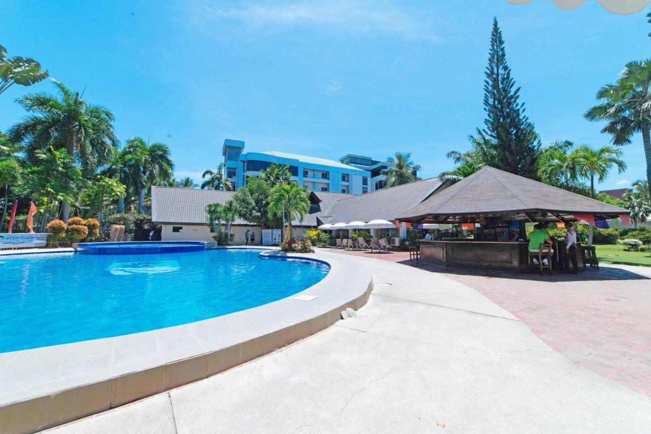 Hotel Reddoorz Premium @ The Ritz Garden Oases Davao City Esterno foto
