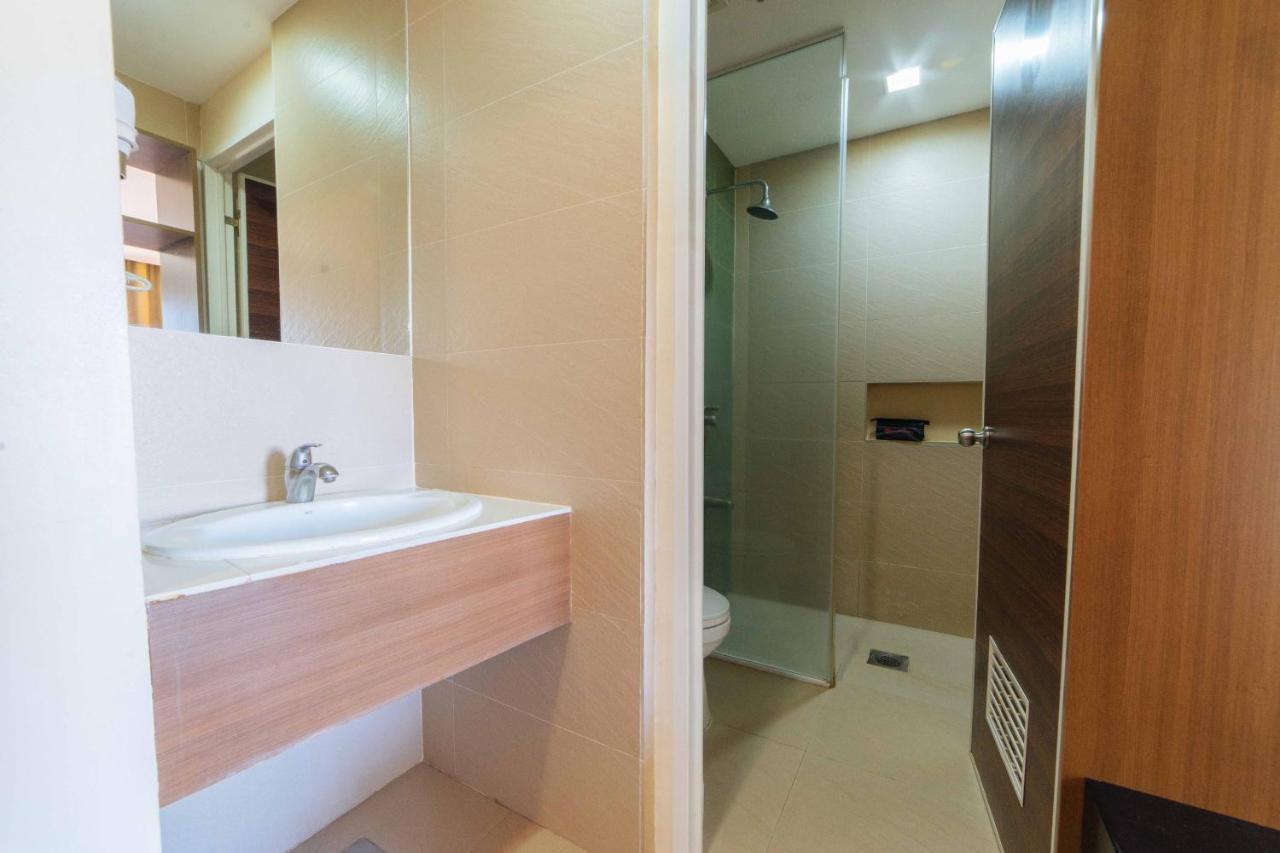 Hotel Reddoorz Premium @ The Ritz Garden Oases Davao City Esterno foto