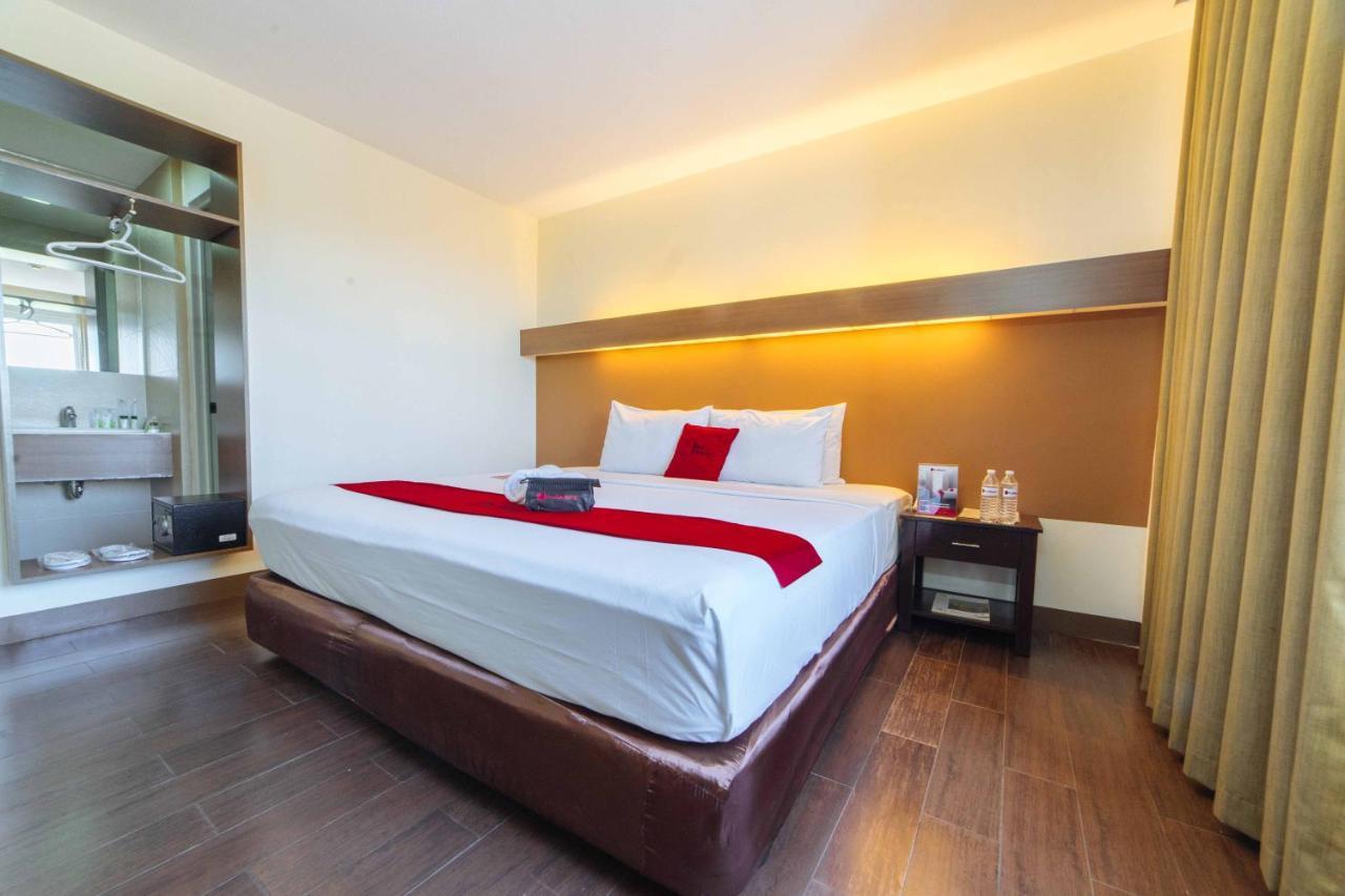 Hotel Reddoorz Premium @ The Ritz Garden Oases Davao City Esterno foto