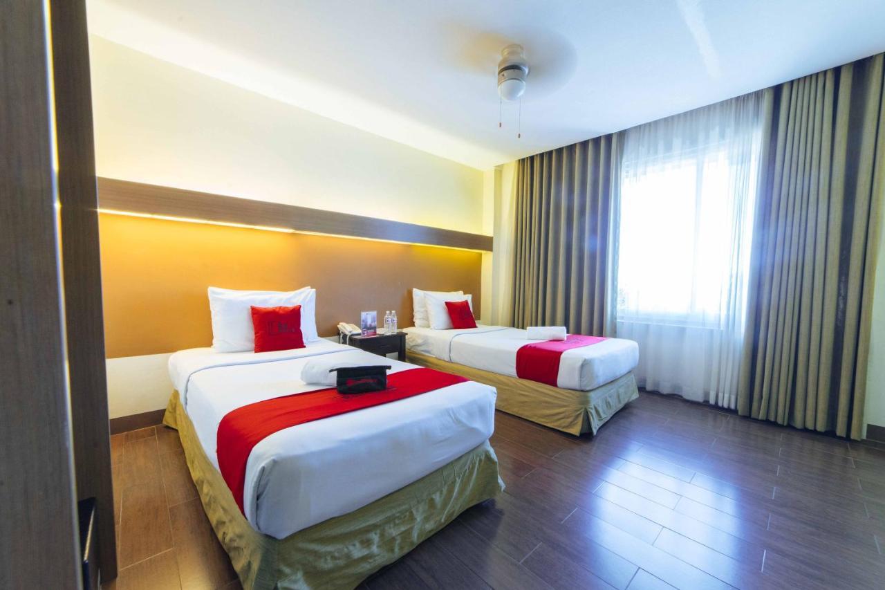 Hotel Reddoorz Premium @ The Ritz Garden Oases Davao City Esterno foto