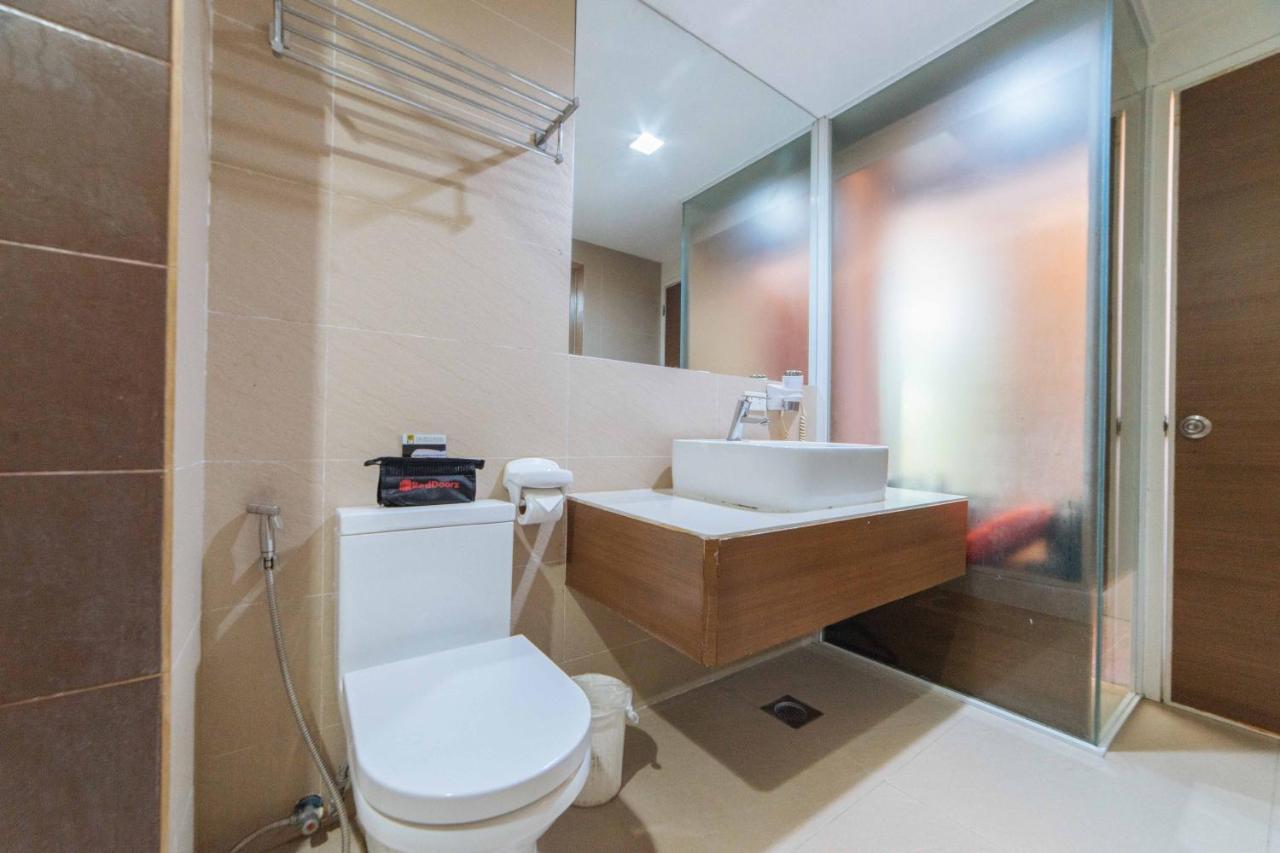 Hotel Reddoorz Premium @ The Ritz Garden Oases Davao City Esterno foto