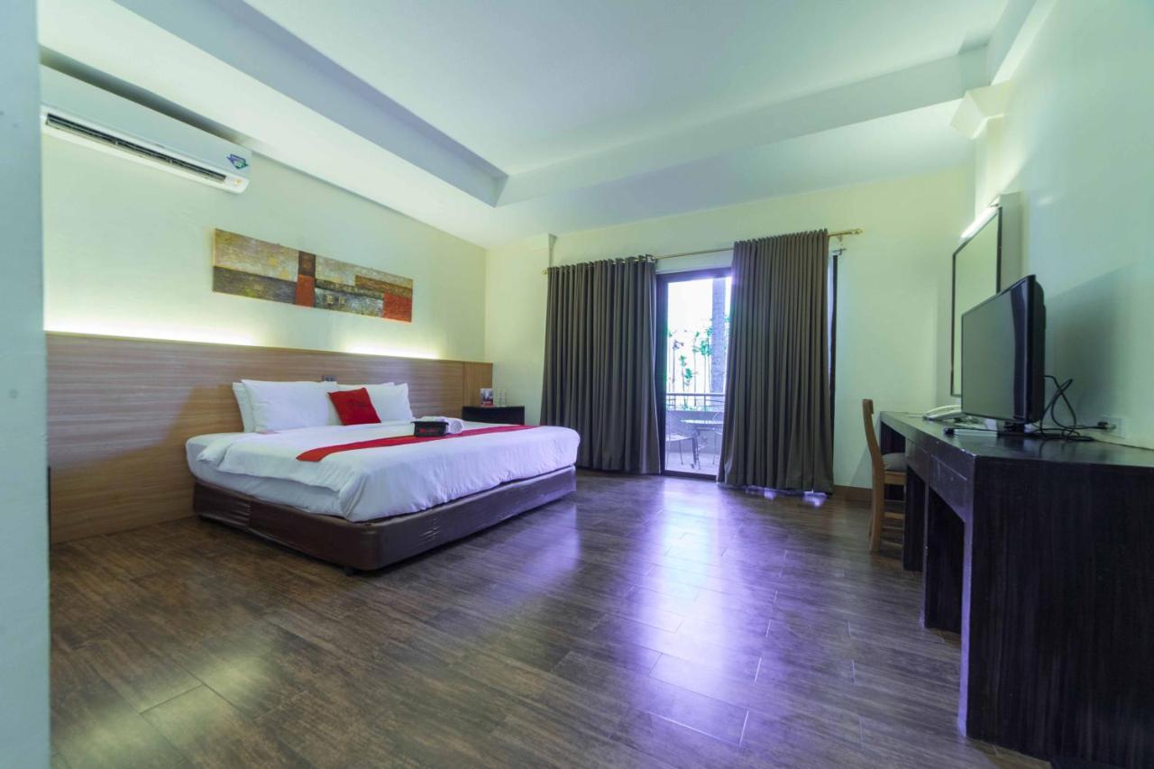 Hotel Reddoorz Premium @ The Ritz Garden Oases Davao City Esterno foto